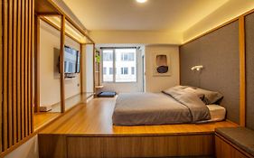 Comfy Studio Apartment By Reqhome